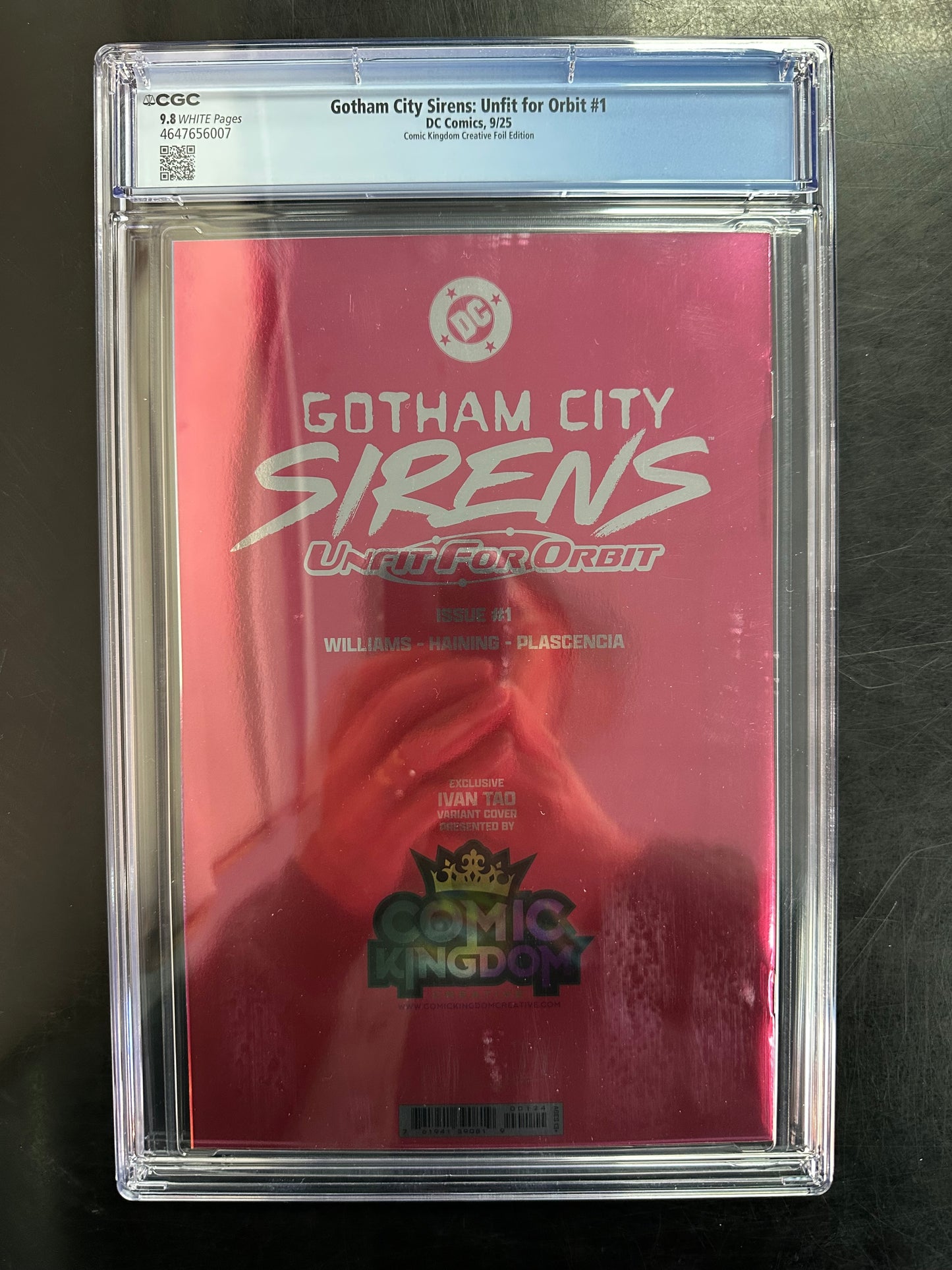 Gotham City Sirens: Unfit for Orbit #1 CGC 9.8 – Comic Kingdom Creative FOIL Exclusive